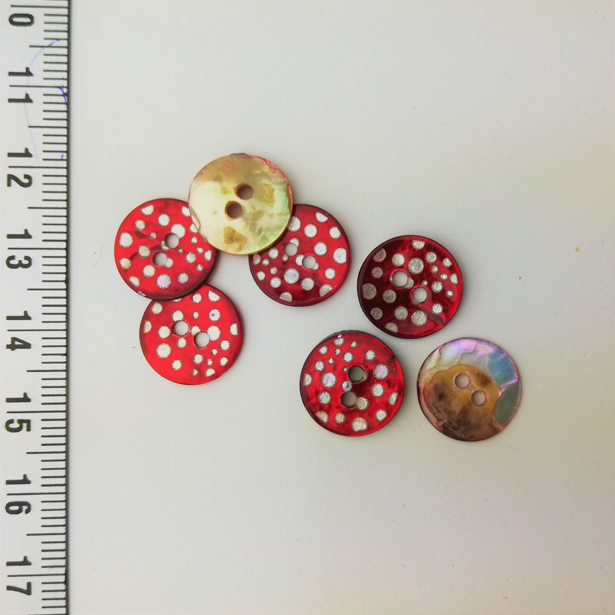 Perlmutt-Knopf, rund, rot, gepunktet, 1,2 cm  